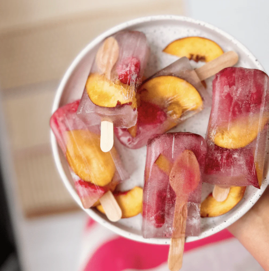 ISPINDE MED BÆR OG FERSKEN